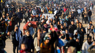 עקורים פלסטינים חוזרים לצפון רצועת עזה