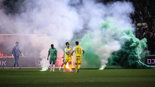 המגרש בסמי עופר עם האבוקות