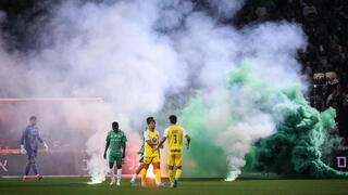 המגרש בסמי עופר עם האבוקות