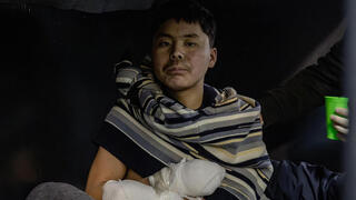 גבר שהוצג כחייל של צפון קוריאה ונתפס על-ידי אוקראינה