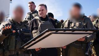 שר הביטחון ישראל כ"ץ בביקור והערכת מצב בשיא החרמון