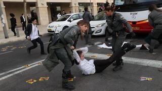 הפגנות מחוץ לכנס בוגרי נצח יהודה בירושלים