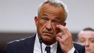 רוברט פ' קנדי ג'וניור מועמדו של טראמפ ל שר הבריאות של ארה"ב ב שימוע ב סנאט