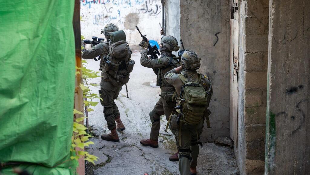 מחבל זורק מטען על כוחות צה"ל - ומחוסל מהאוויר