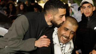 זכריא זביידי מחבל ששוחרר ב עסקת החטופים עסקה ב חגיגות ב רמאללה 