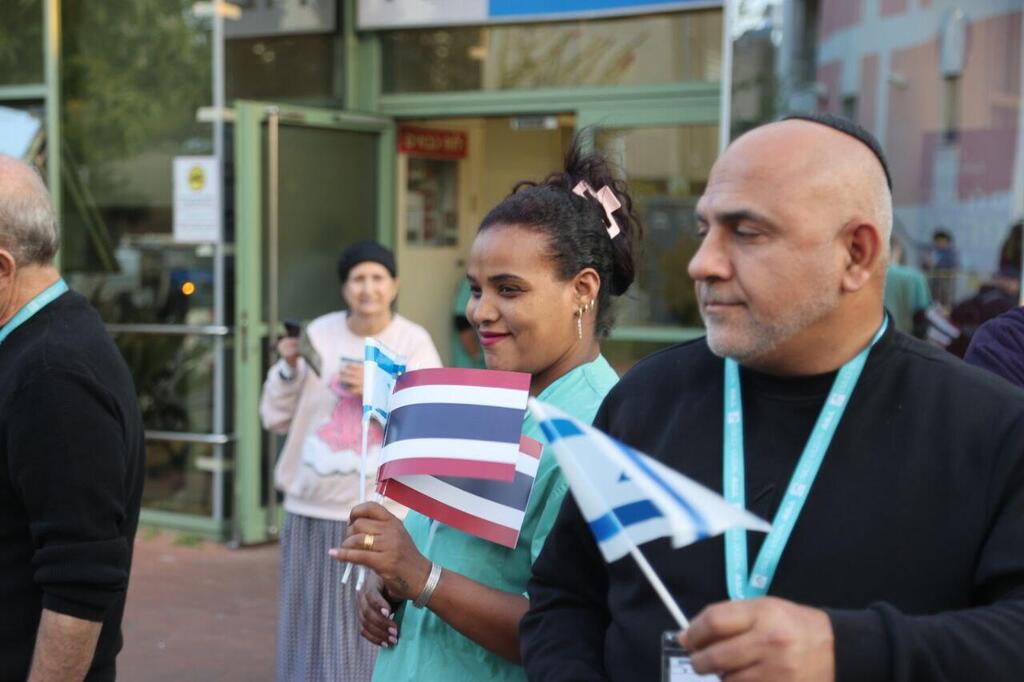 רגעי הנחיתה של התאילנדים בבית חולים אסף הרופא