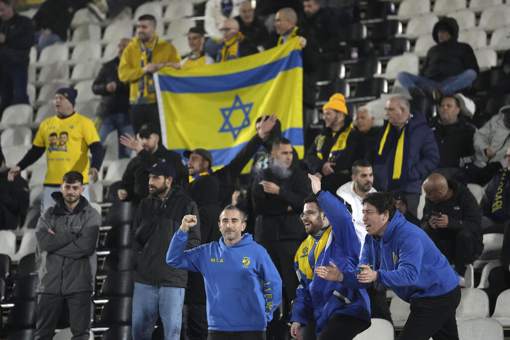 Maccabi Tel Aviv fans (Photo: AP Photo/Darko Vojinovic) אוהדי מכבי ת"א