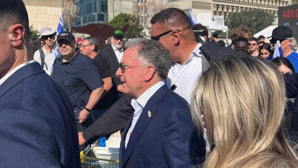 סטיב וויטקוף בכיכר החטופים