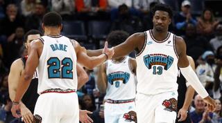 ג'רן ג'קסון ג'וניור חוגג עם דזמונד ביין