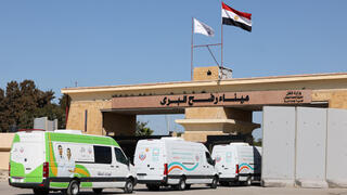 מעבר רפיח אמבולנסים נכנסים ל עזה