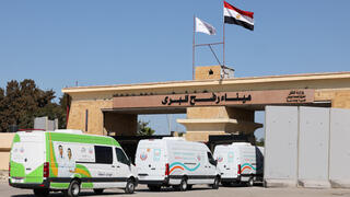 מעבר רפיח אמבולנסים נכנסים ל עזה