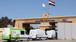 מעבר רפיח אמבולנסים נכנסים ל עזה