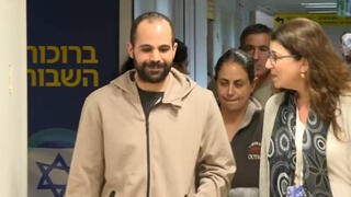 ירדן ביבס פוגש את משפחתו בשיבא