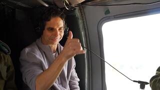 עופר קלדרון בדרך לבית החולים שיבא