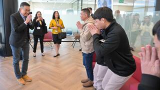 שר החוץ התאילנדי, מאריס סנגיאמפונגסה, במפגש עם החטופים התאילנדים ששוחררו מהשבי