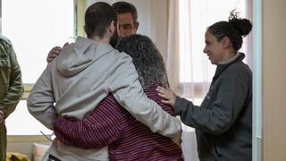 ירדן ביבס פוגש את משפחתו בשיבא