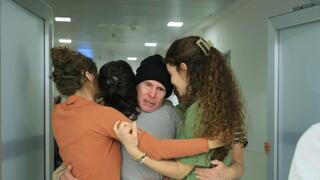 קית' סיגל נפגש עם משפחתו