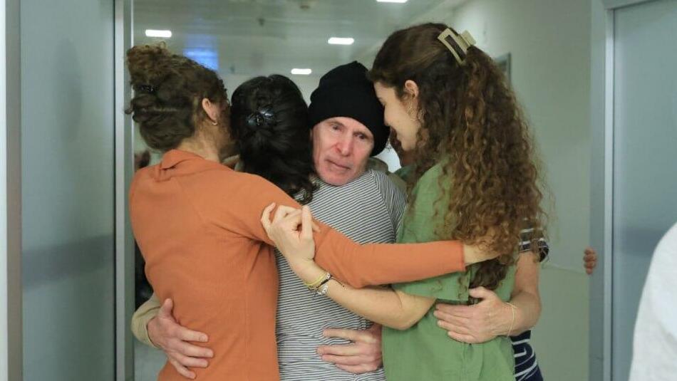 קית' סיגל נפגש עם משפחתו