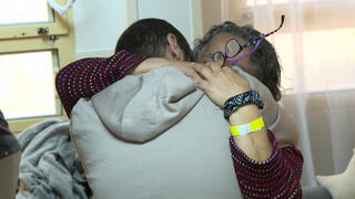 ירדן ביבס פוגש את משפחתו בשיבא