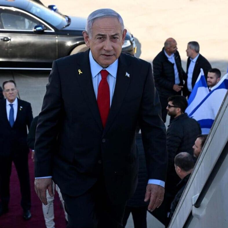 ראש הממשלה בנימין נתניהו טרם המראתו לוושינגטון
