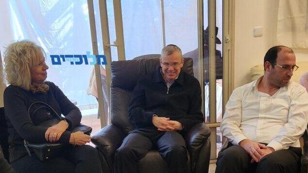 שר המשפטים יריב לוין והיועמ"שית מנחמים כעת אצל ח"כ שמחה רוטמן