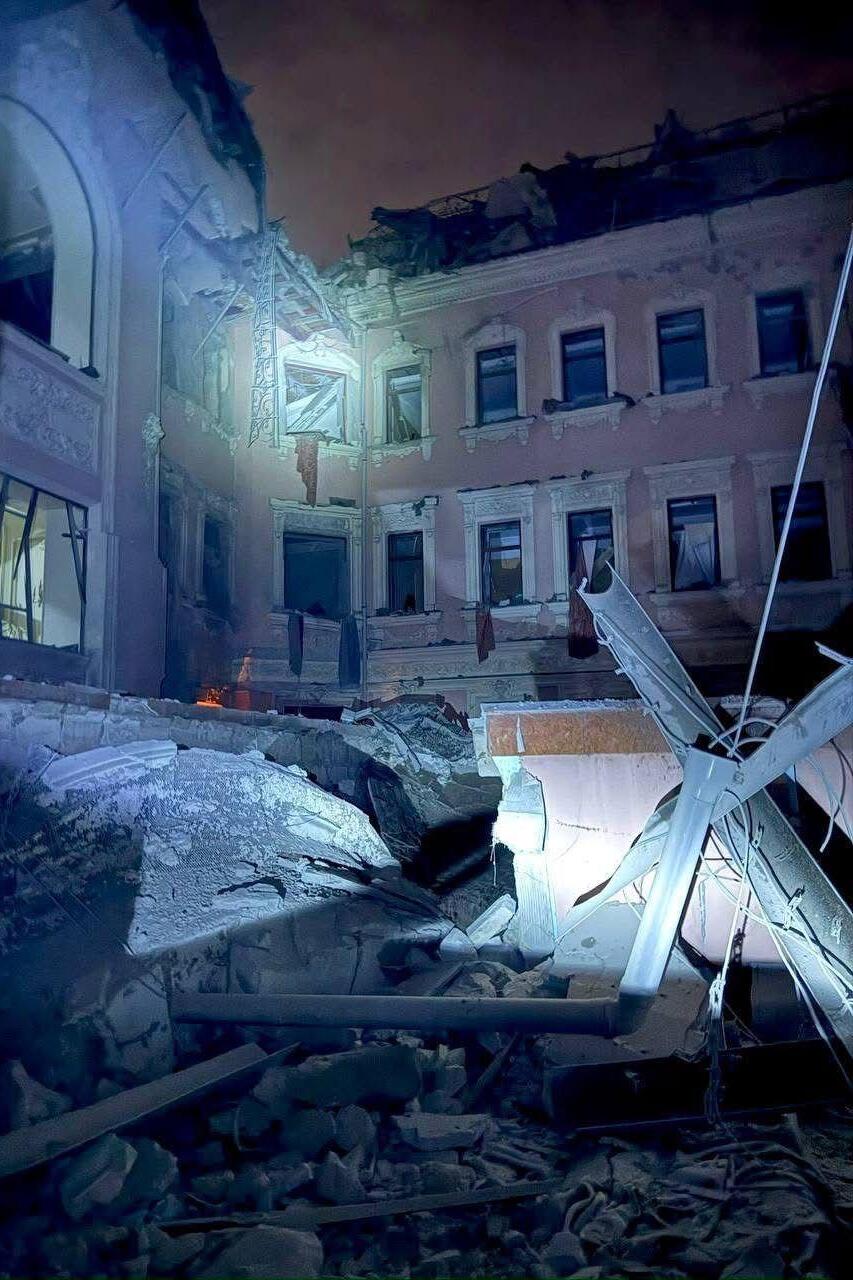 Разрушенные во время российского обстрела еврейские здания в Одессе 
