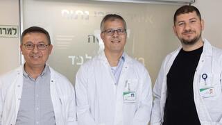 מימין: מוחמד, ג'אבר ונאסים אלקרינאוי רופאים מנתחים אסותא באר שבע