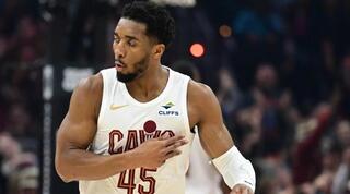 דונובן מיטשל חוגג