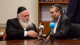 משה גפני (מימין) ויצחק גולדקנופף