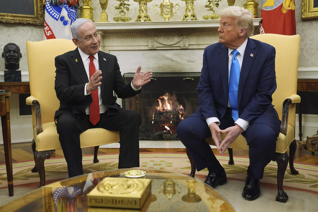Prime Minister Benjamin Netanyahu and U.S. President Donald Trump at the White House (PHoto: Evan Vucci / AP) ראש הממשלה בנימין נתניהו נפגש עם נשיא ארה"ב דונלד טראמפ בבית הלבן