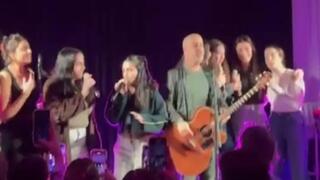 התצפיתניות ששוחרו משבי חמאס שרות עם עילי בוטנר על הבמה