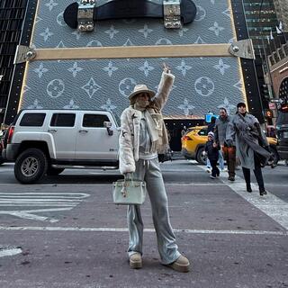 לי אלון ימיני 