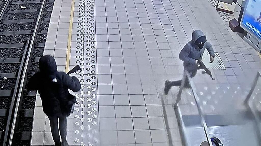 בלגיה בריסל חיפושים מצוד תחנות רכבת תחתית מנהרות חמושים חשודים