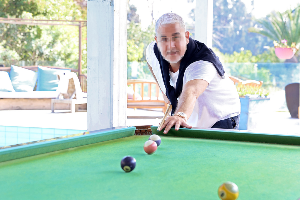 ש.ל במכון הגמילה, ''וילה באלאנס''