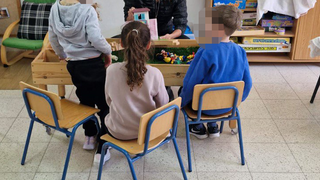 מזכירה מהעירייה עובדת בגן ילדים ביבנה, בשל שביתה איטלקית של גננות