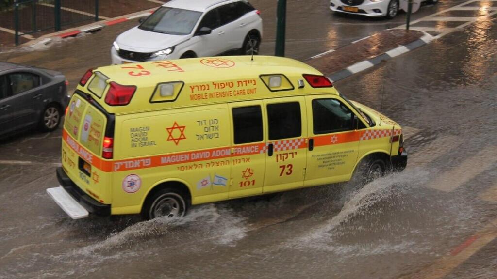 אמבולנס בדרך לטיפול בנפגעי היפותרמיה