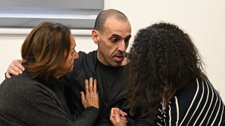 אלי שרעבי במפגש ראשון עם משפחתו