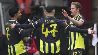 דה בריינה חוגג עם פיל פודן ועומאר מרמוש