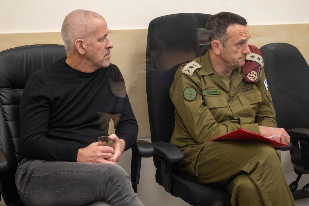 הרמטכ״ל, רב-אלוף הרצי הלוי במהלך שובם של שלושת החטופים, אוהד בן-עמי, אור לוי ואליהו שרעבי