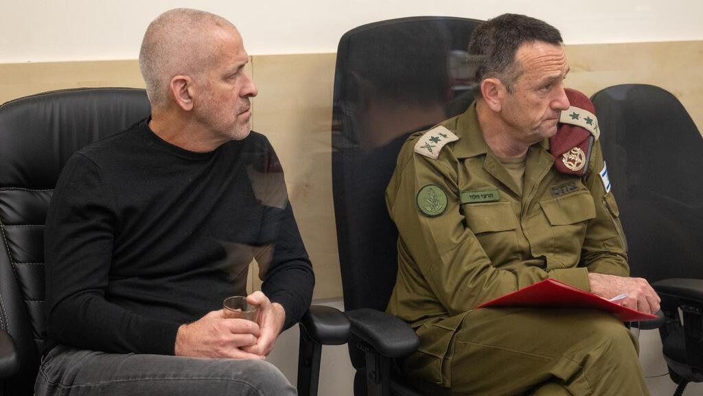 הרמטכ״ל, רב-אלוף הרצי הלוי במהלך שובם של שלושת החטופים, אוהד בן-עמי, אור לוי ואליהו שרעבי