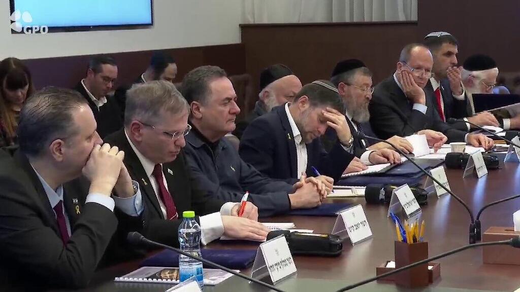 חברי קואליציה בישיבת הממשלה 9.2