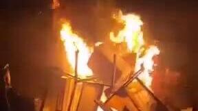 חיילי צה"ל שורפים ציוד לפני הנסיעה מציר נצרים