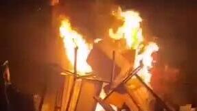 חיילי צה"ל שורפים ציוד לפני הנסיעה מציר נצרים