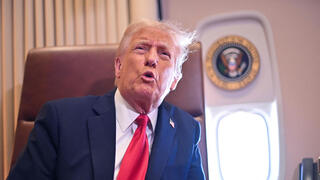 נשיא ארה"ב דונלד טראמפ אייר פורס 1 בדרך ל סופרבול