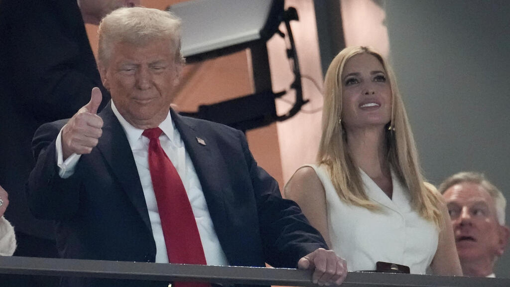 Ivanka and Donald Trump (Photo: AP Photo/George Walker IV) דונלד טראמפ ב סופר בול ניו אורלינס ארה"ב לצד בתו איוונקה טראמפ