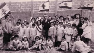 ט"ו בשבט בצידון, בבית ספר של אליאנס – כל ישראל חברים. ילדים יהודים מניפים דגלי לבנון
