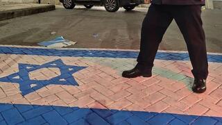 רמיסת דגל ישראל על ידי סגן ראש לשכת עורכי הדין הירדנית, ווליד אל-עדואן
