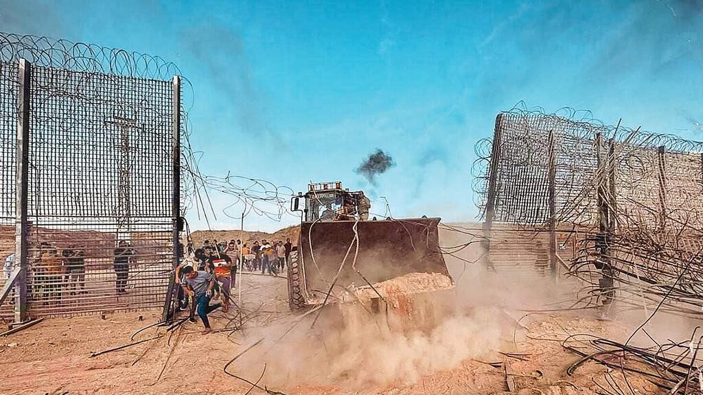 The breach of the border fence on October 7 פריצת הגדר ב־7 באוקטובר