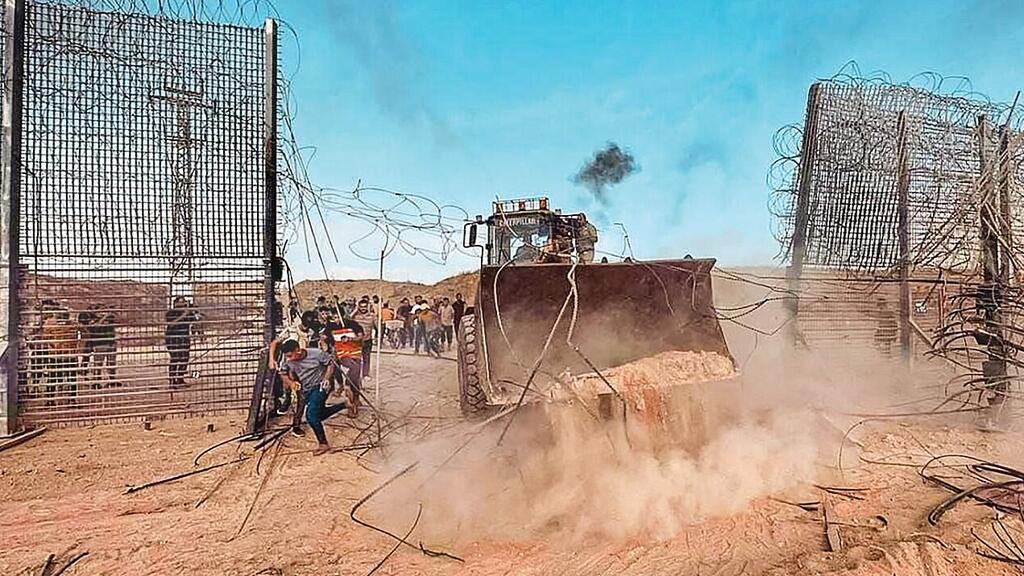 The breach of the border fence on October 7 פריצת הגדר ב־7 באוקטובר