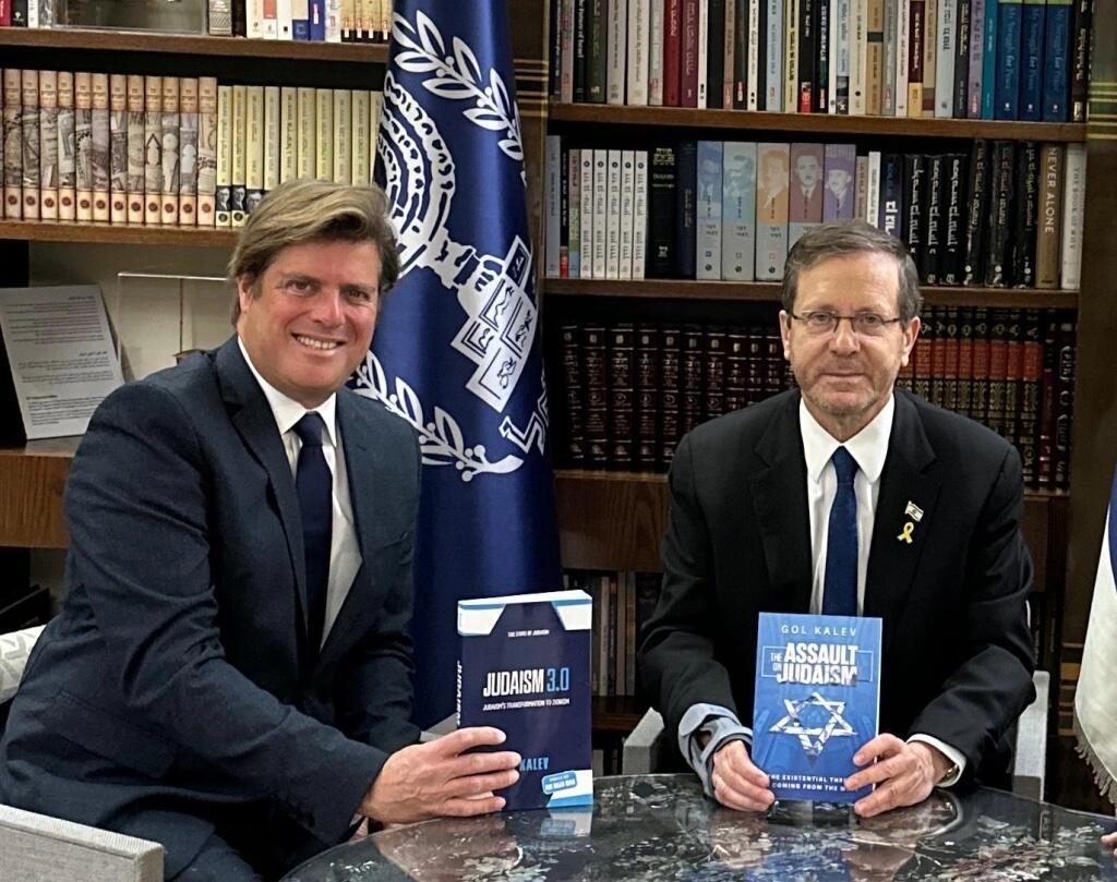 Gol Kalev (L) with President Isaac Herzog 